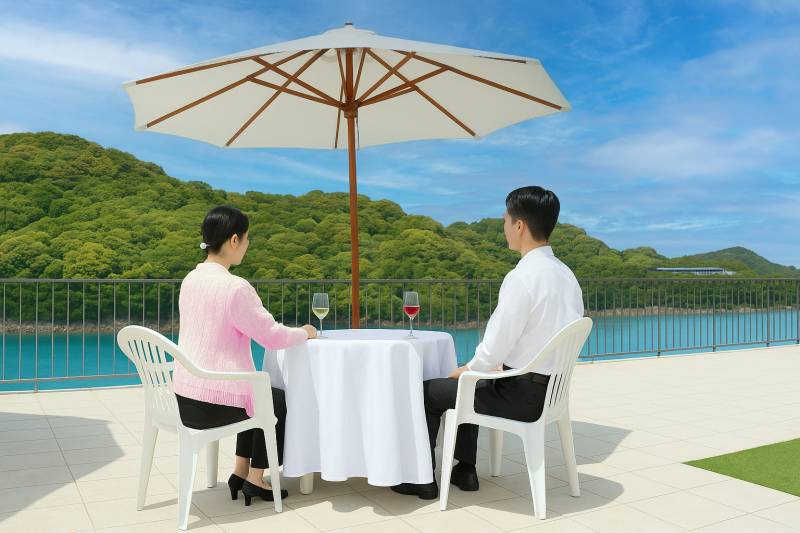 Pool Side Lunch Time Service 始めました