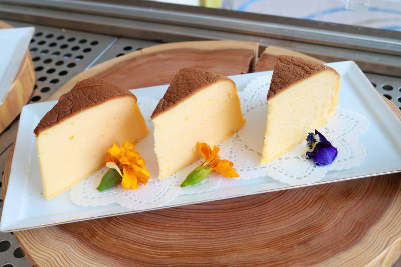 ホテルロビーでの ケーキ＆パイ サービス開始のご案内